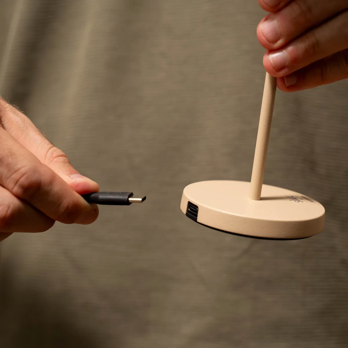 Magnetic lamp PORTOFINO SAND including placemat and pad product image