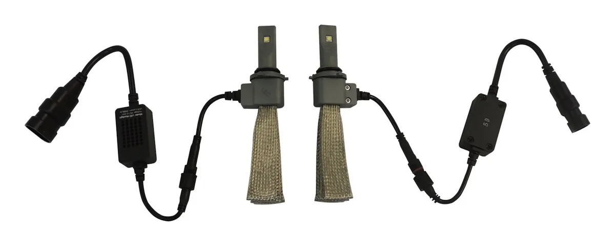 Crown Automotive Jeep Replacement LED Headlamp Bulb Kit 2005-2007 WK Grand Cherokee (Low Beam); 2008-2010 WK Grand Cherokee w/o HID (Low Beam); 1999-2004 WJ Grand Cherokee (Low Beam); 2006-2010 XK Commander (Low Beam);