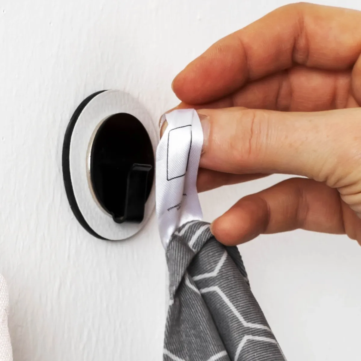 Magnetic Hook Clever Black Incl. Pad White product image