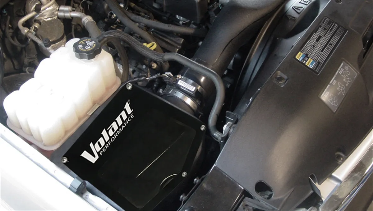 Closed Box Air Intake (15981) 2001-2007c Silverado/Sierra 2500/3500HD, 2001-06 Avalanche/Suburban/Yukon XL 2500HD 8.1L V8 product image