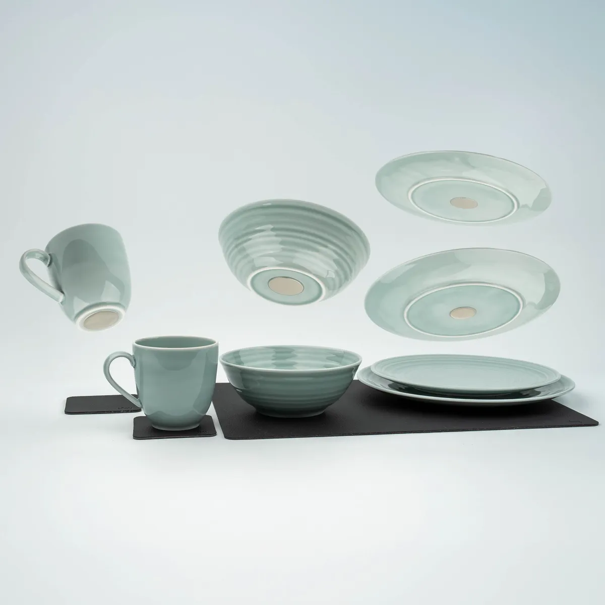 Magnetic porcelain tableware set CYAN product image