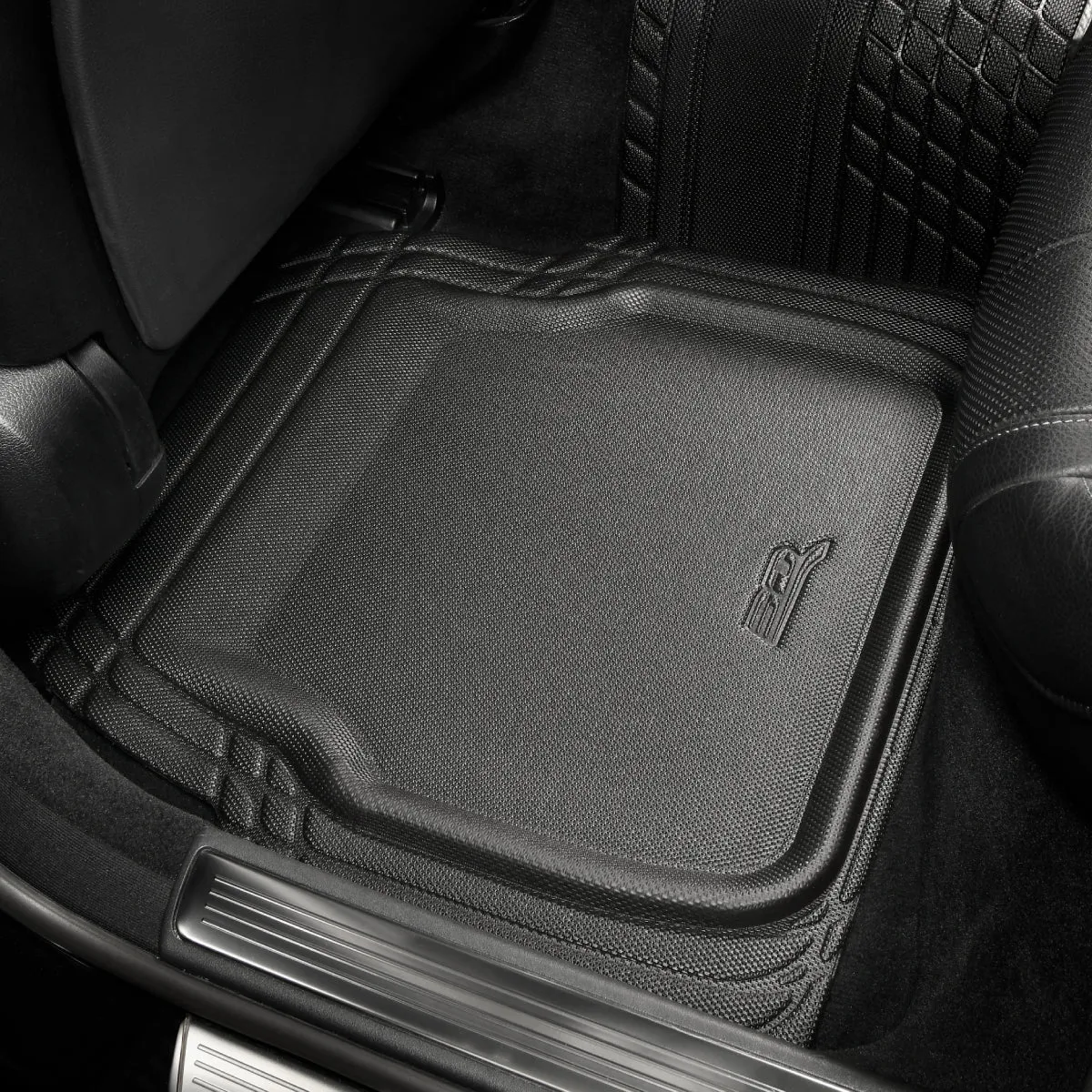 U ACE 3D Universal Trim-To-Fit Floor Mat 777-2 4pcs Kagu Black Size M 2099AM-09-FR5 product image