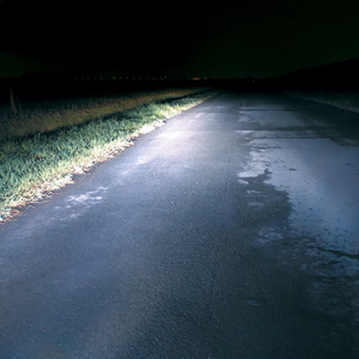 H10 Xtreme White Plus Fog Light Replacement Bulb; 45W60W; 4000K; Twin Pack; product image