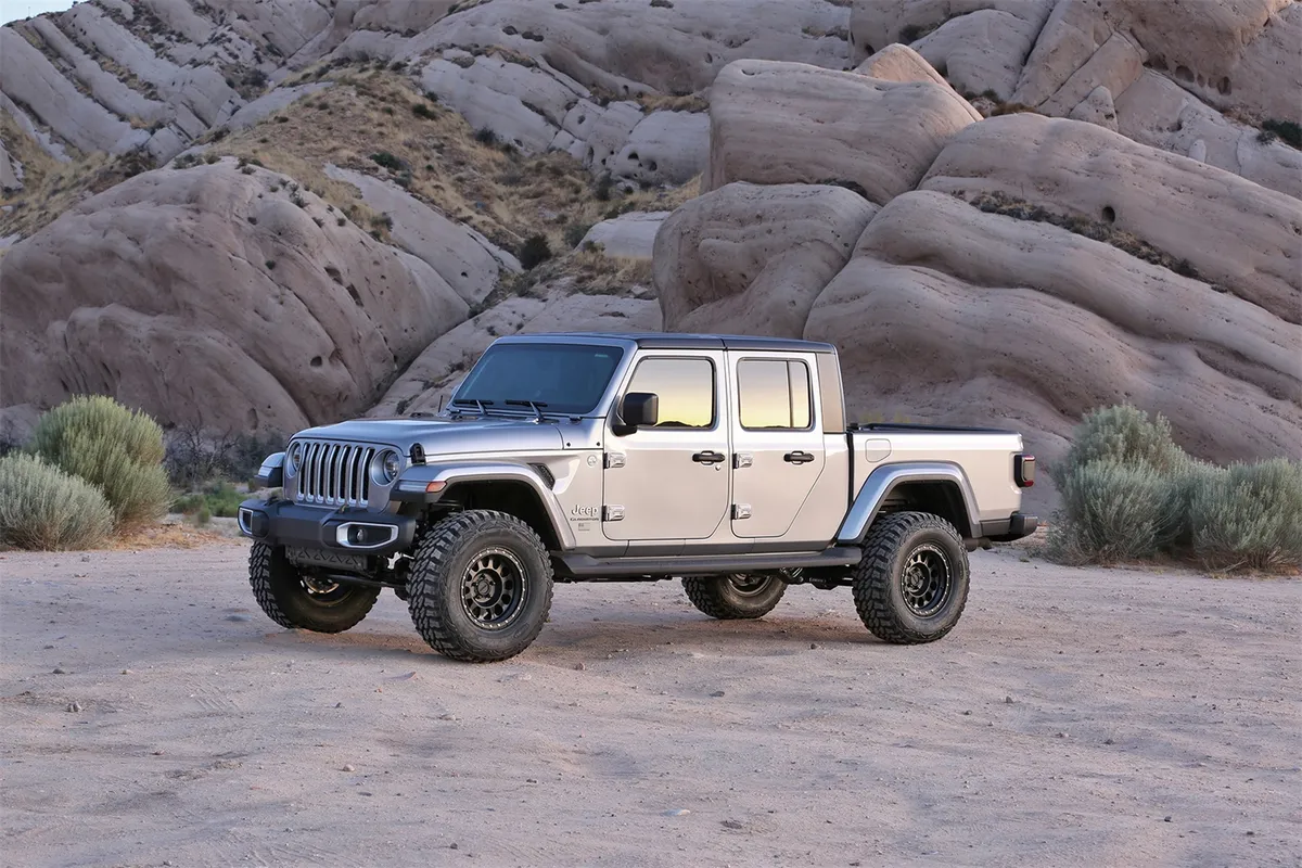 Fabtech 3in Sport Suspension System w/ Dirt Logic 2.25 RESI Shocks - JT product image