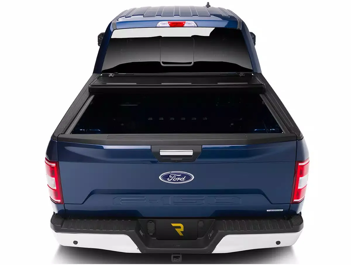 24c Tacoma 5ft Bakflip Fibermax Folding Tonneau Cover Black product image