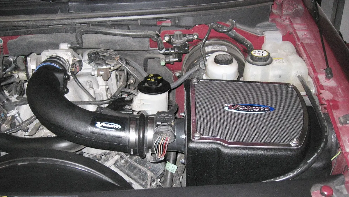 Cold Air Intake Kit; Incl. Closed Filter Box/Air Duct/Pro5 Filter/Connectors/Clamps; product image