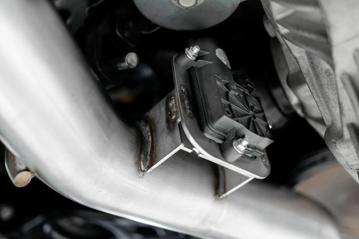 Armor Lite Cat Back Performance Exhaust System; Fits w/Active Exhaust Valves; 3 in.; Aluminum; Dual Rear; Street Profile; 5 in. Dual Carbon Fiber Tips; product image