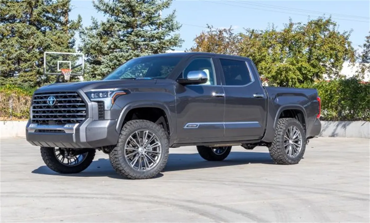 3ft. SST Lift Kit equipped with Load-Leveling Rear Height Control Air Suspension or Adaptive Variable Suspension (AVS) product image