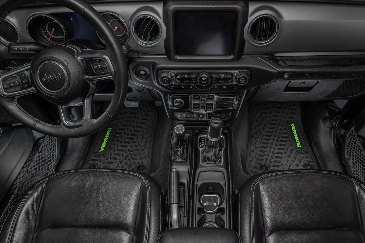 18-24 Jeep JL 2 Dr Front -Tire Tread/Scorched Earth Scene w/ Sahara Insert - Black w/ Red Insert product image