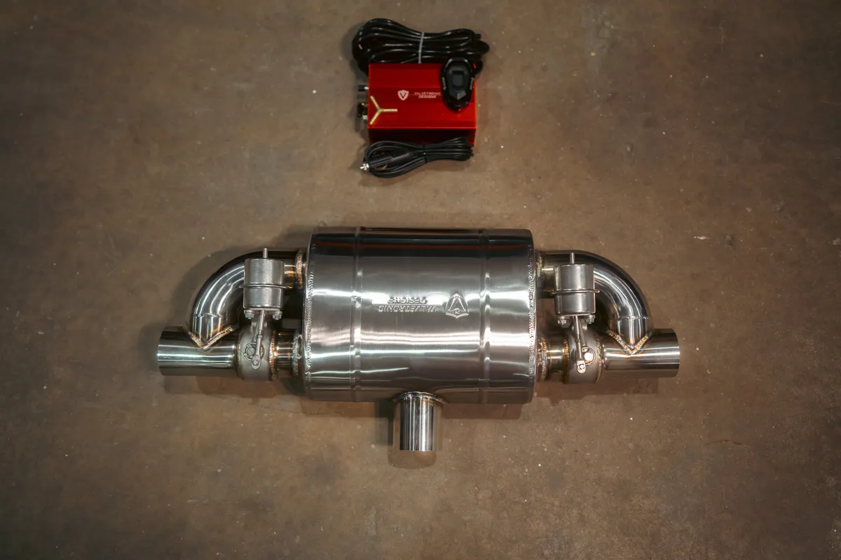 Universal Muffler Kit, Single Inlet Dual Outlet, 63MM 2.5 Inch 2 Mufflers Valvetronic Designs product image