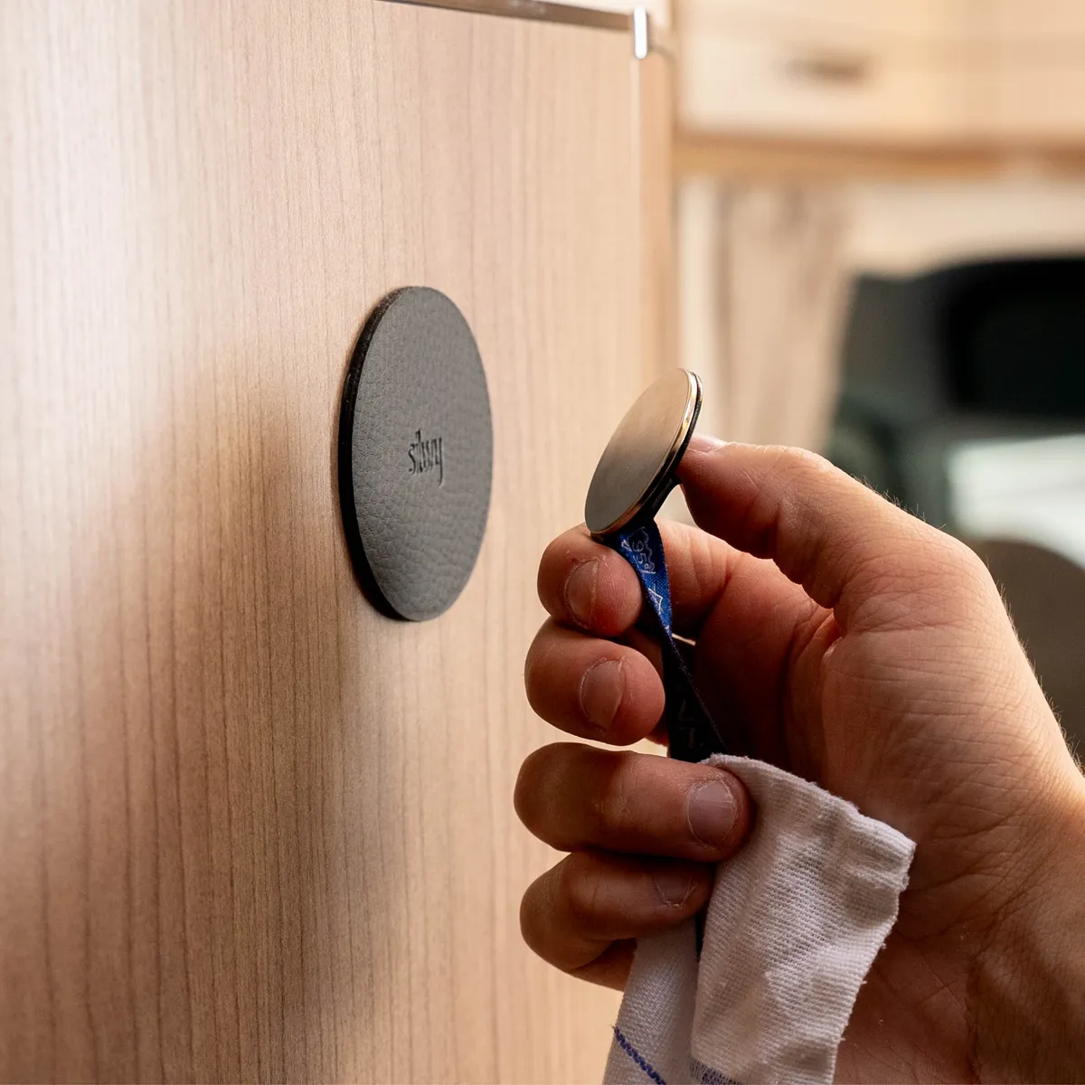 Magnetic Hook Clever Black Incl. Pad Black product image