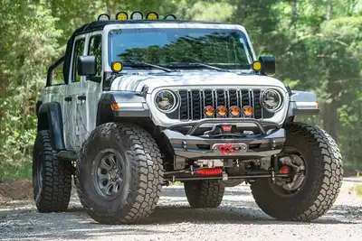 Fab Fours 2018-2025 Jeep Wrangler JL/JT Premium Front Ghost Stubby Bumper w/ Pre-Runner Guard