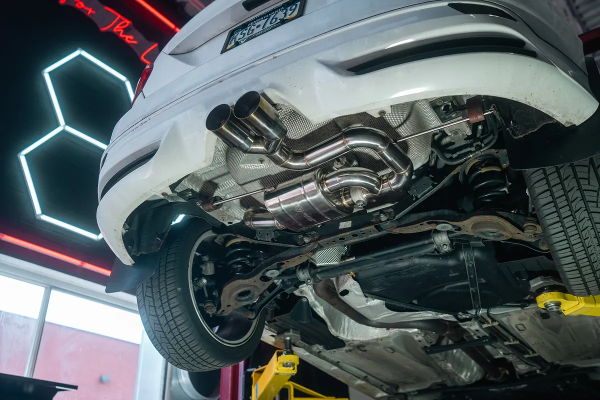 Universal Muffler Kit, Single Inlet Dual Outlet, 63MM 2.5 Inch 2 Mufflers Valvetronic Designs product image