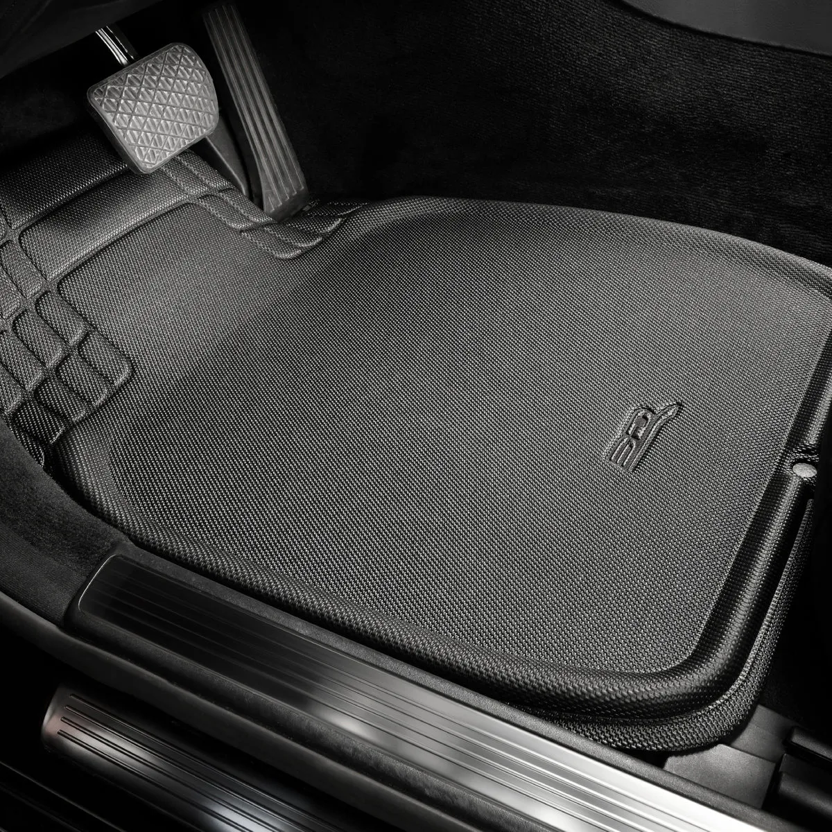 U ACE 3D Universal Trim-To-Fit Floor Mat 777-2 4pcs Kagu Black Size M 2099AM-09-FR5 product image