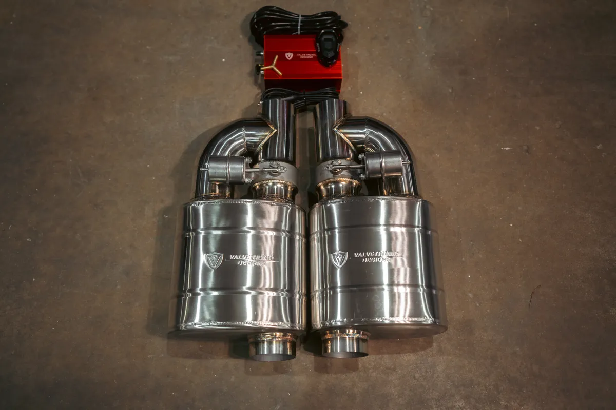 Universal Muffler Kit, Single Inlet Dual Outlet, 63MM 2.5 Inch 2 Mufflers Valvetronic Designs product image