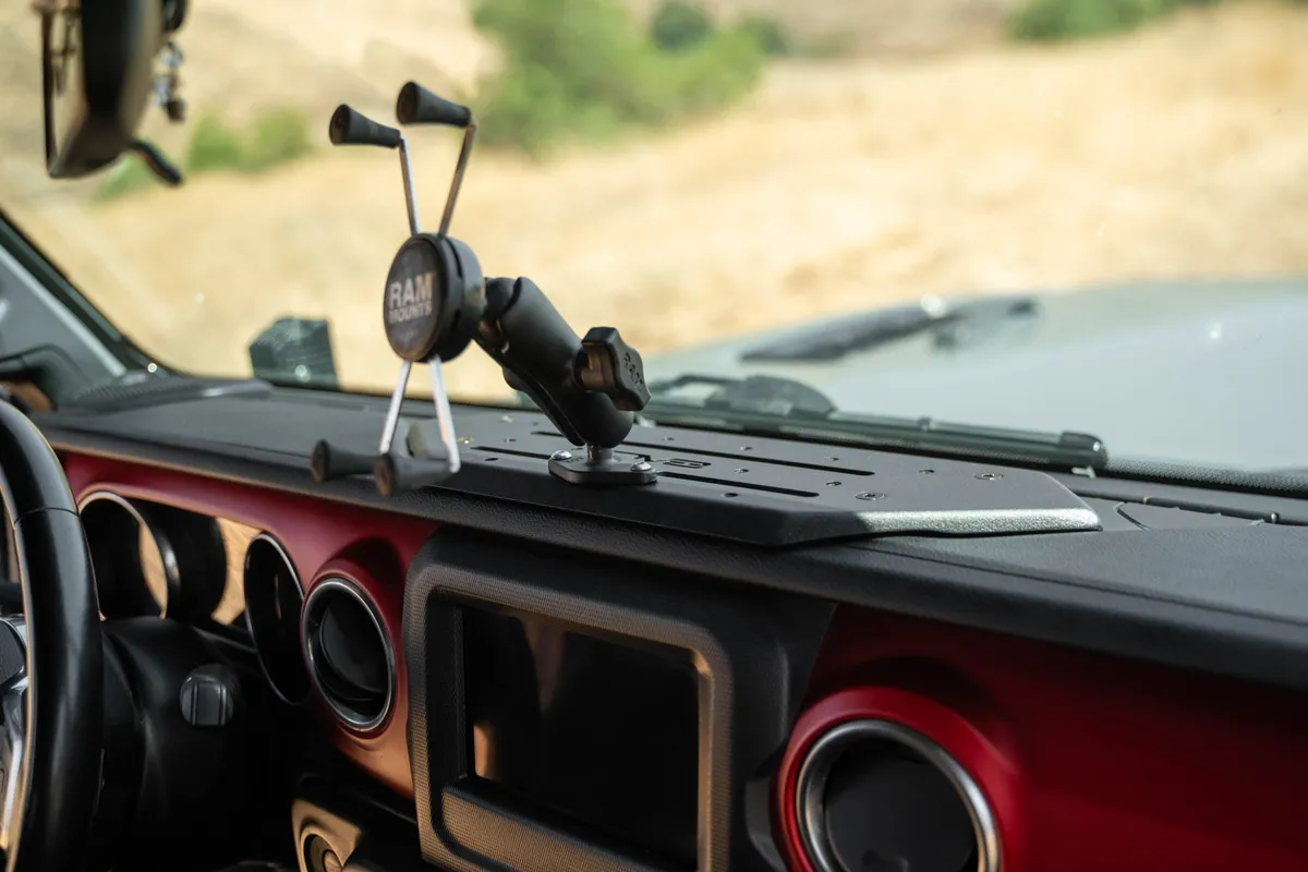 2018-2024 Jeep Wrangler JL, JLU , Gladiator JT V8 Offroad Device Dash Mount V2 product image