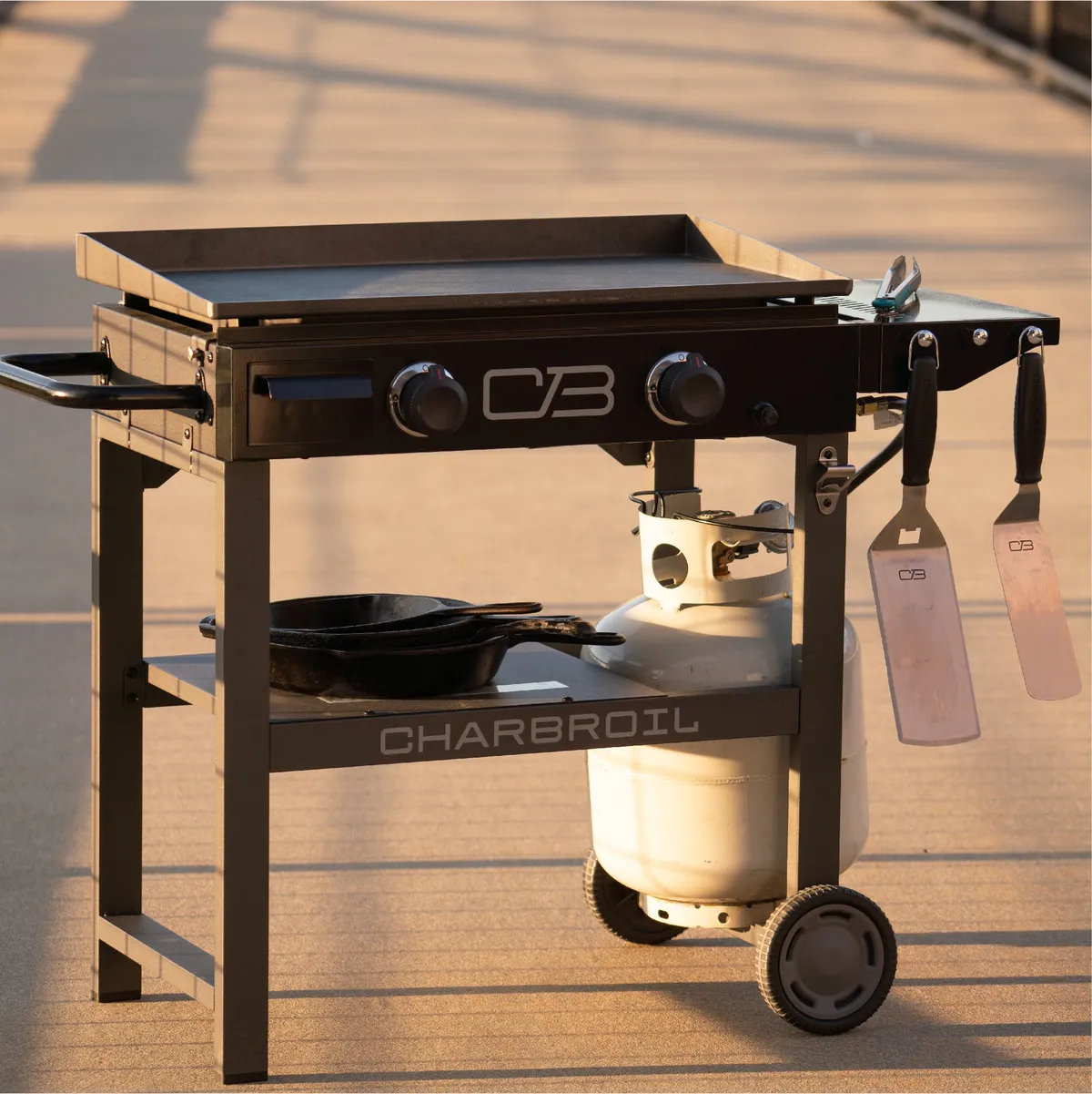 Performance Series™ 28" 2-Burner Gas Griddle with Cart and Hard Cover product image