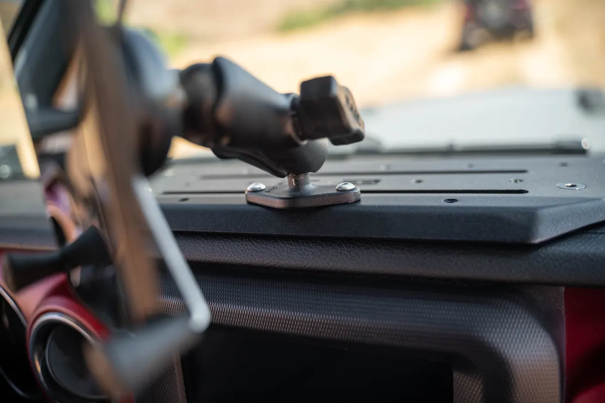 2018-2024 Jeep Wrangler JL, JLU , Gladiator JT V8 Offroad Device Dash Mount V2 product image