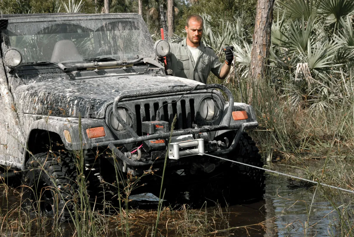 8000 LB Winch 100 Foot Steel Cable Waterproof 4.8 HP Series Wound Motor 12V SEC8 ES Mile Marker product image