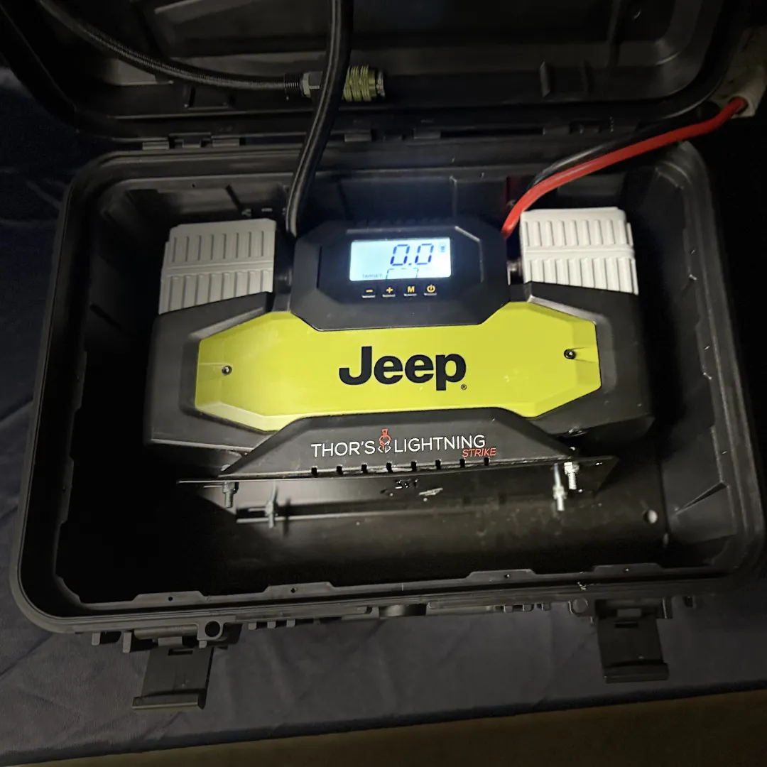 Jeep® AirVault2 – Portable Dual Compressor (10.6 CFM) product image