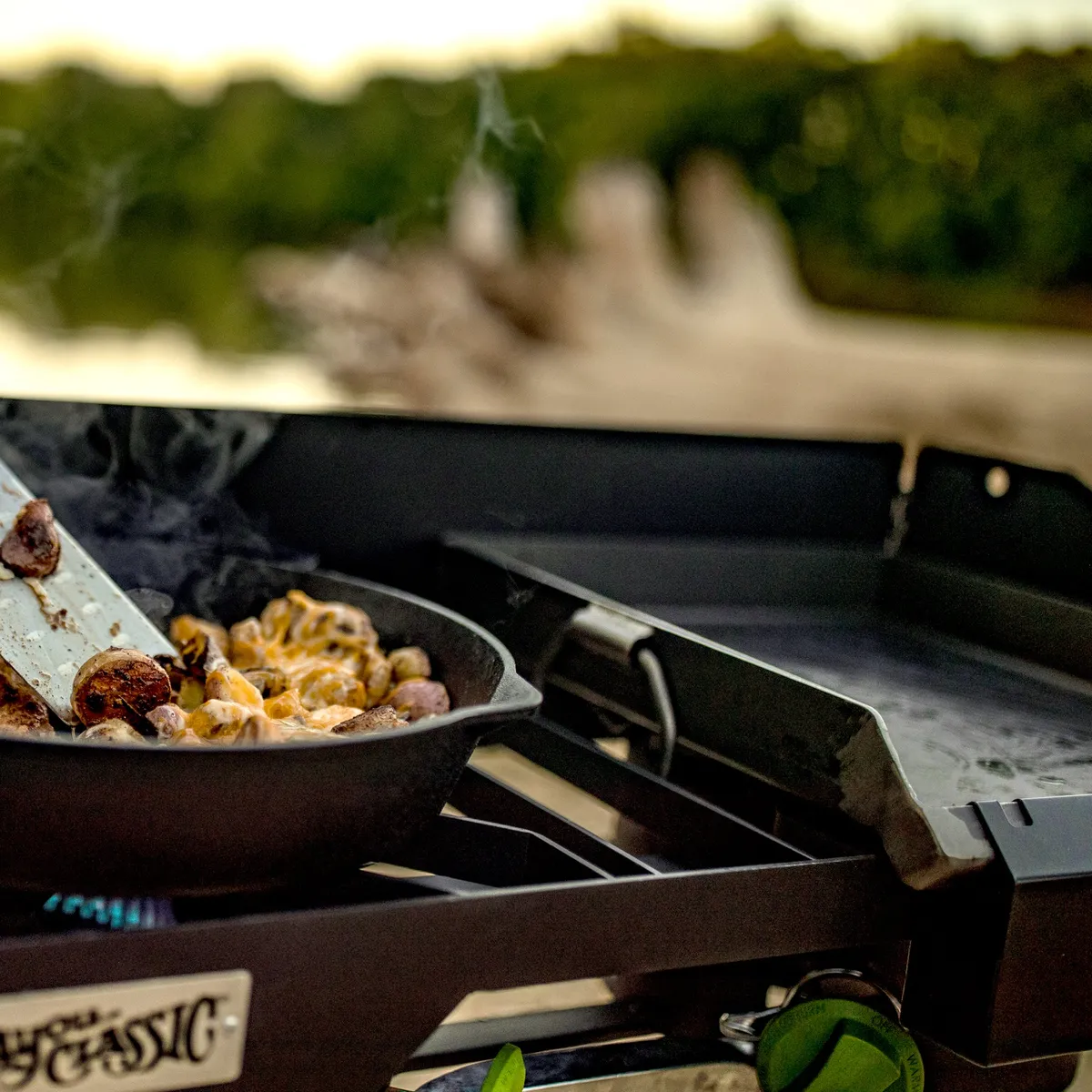 Single Steel Griddle With Grease Tray product image