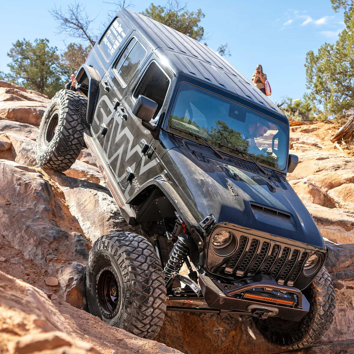 18c Wrangler/20c Gladiator Krawler Lite Front Bumper With Hoop Raw product image
