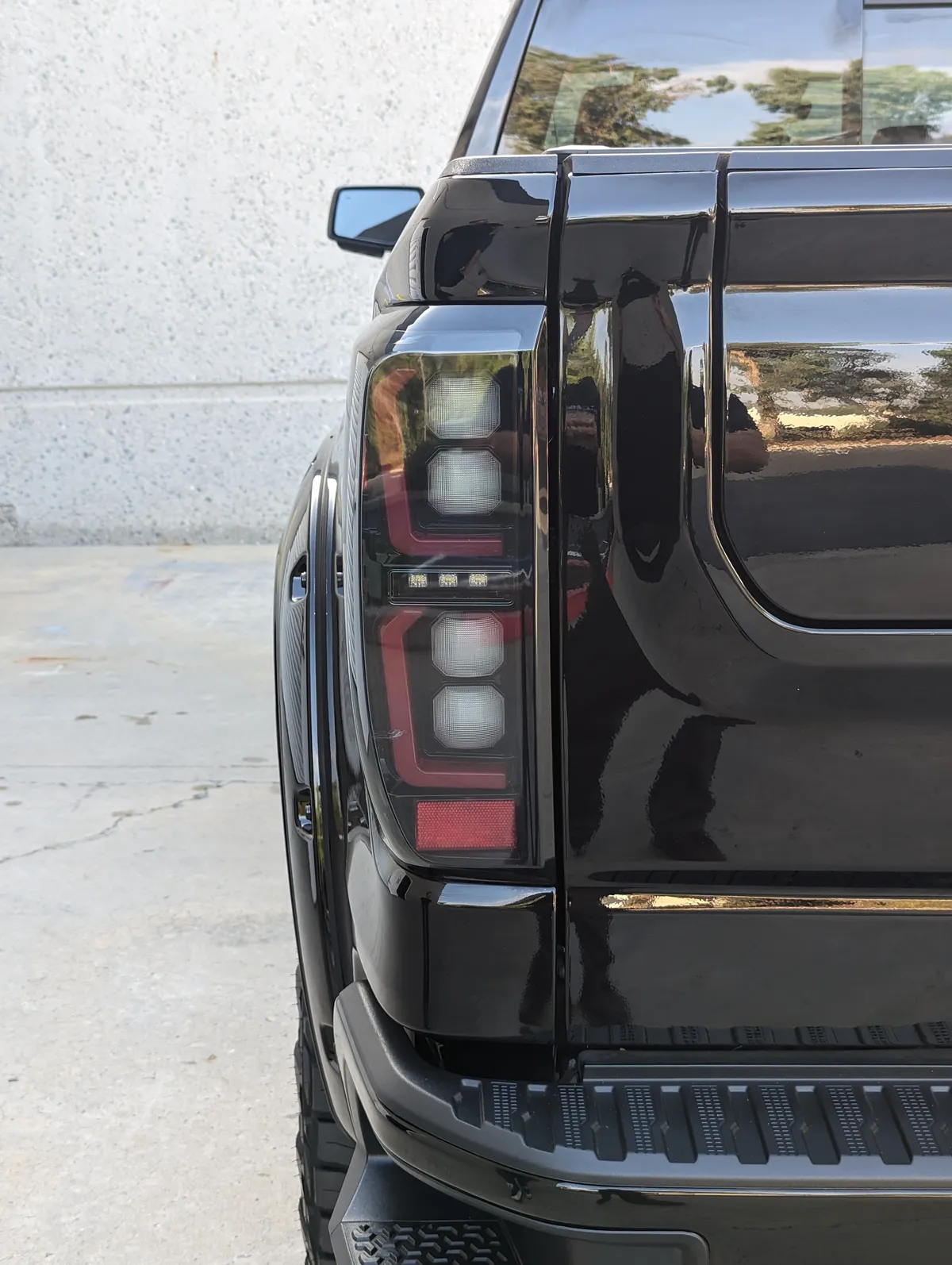 Gmc Sierra 19-20 1500 And 20-21 25003500 Only Fits Single Wheel Body Style Trucks With Factory OEM LED Tail Lights Oled Tail Lights - Smoked Lens product image