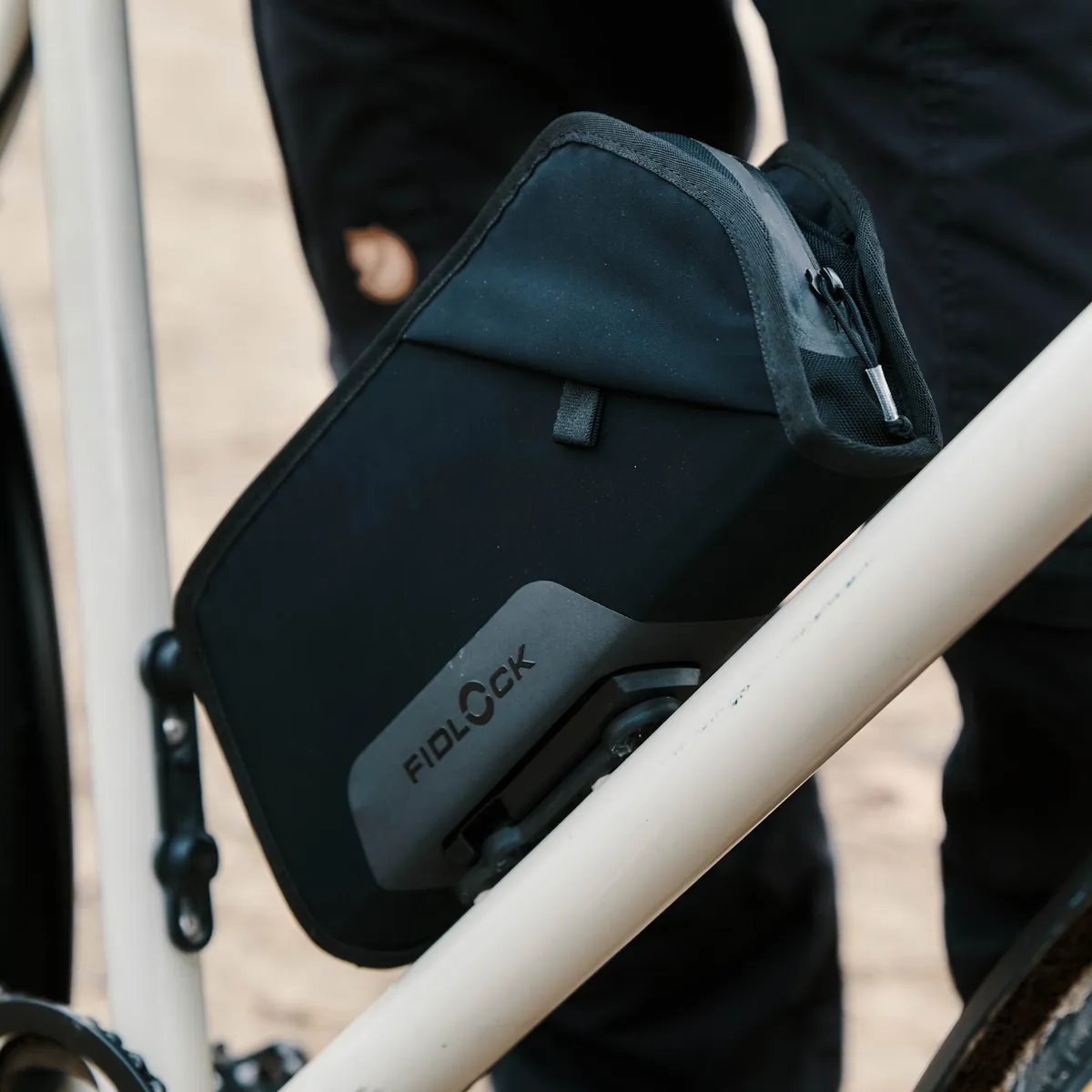 Magnet Bag Fidlock Twist Essential Bag Black Incl. Bike Base product image