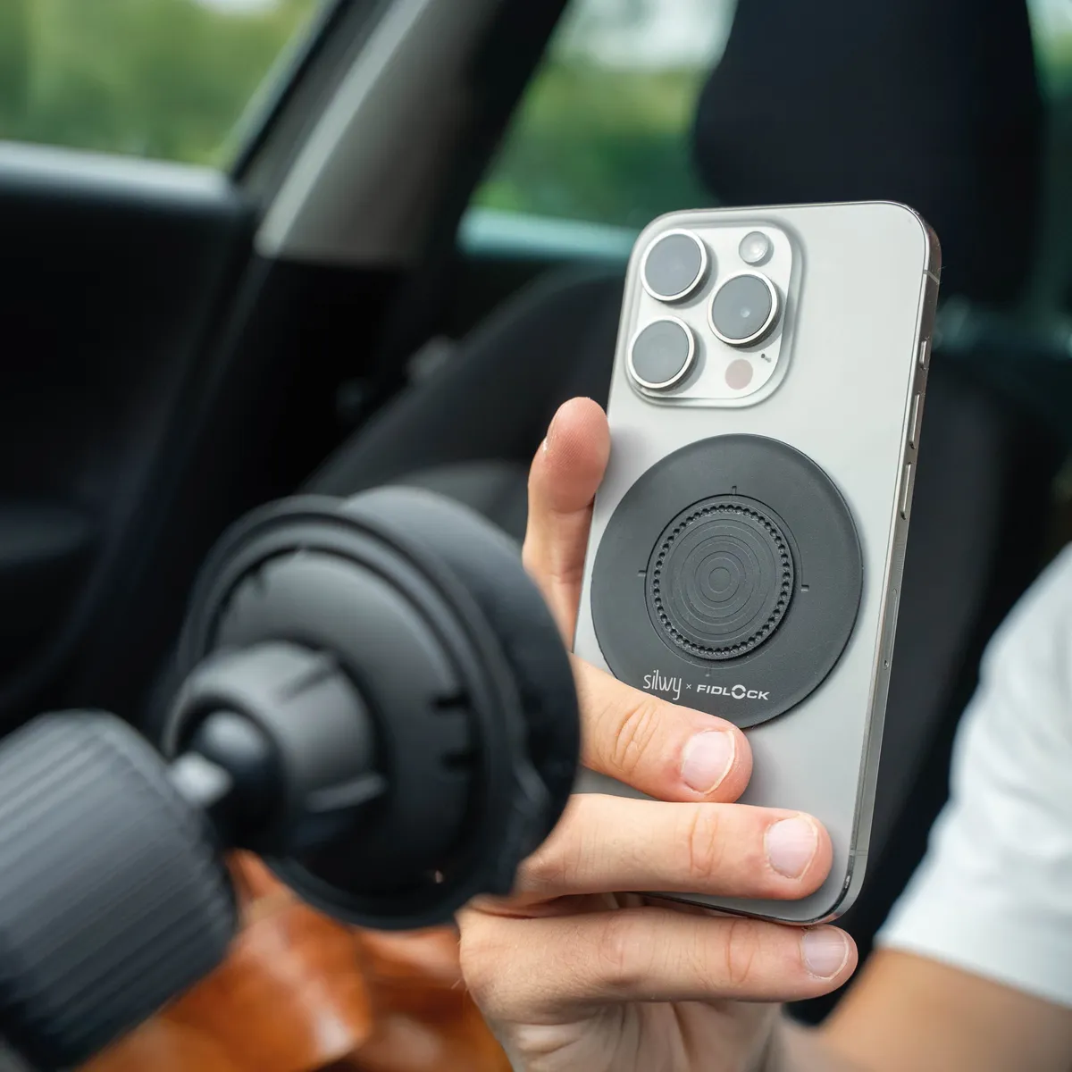 Magnet-VACUUM Handy Holder UNIVERSAL for Car Air Vent including Magnet-VACUUM Patch product image