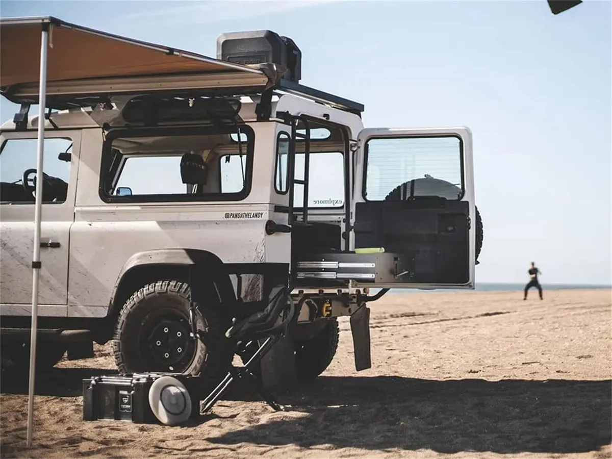 Gullwing Window; w/Glass; For 1983-2016 Land Rover Defender; product image