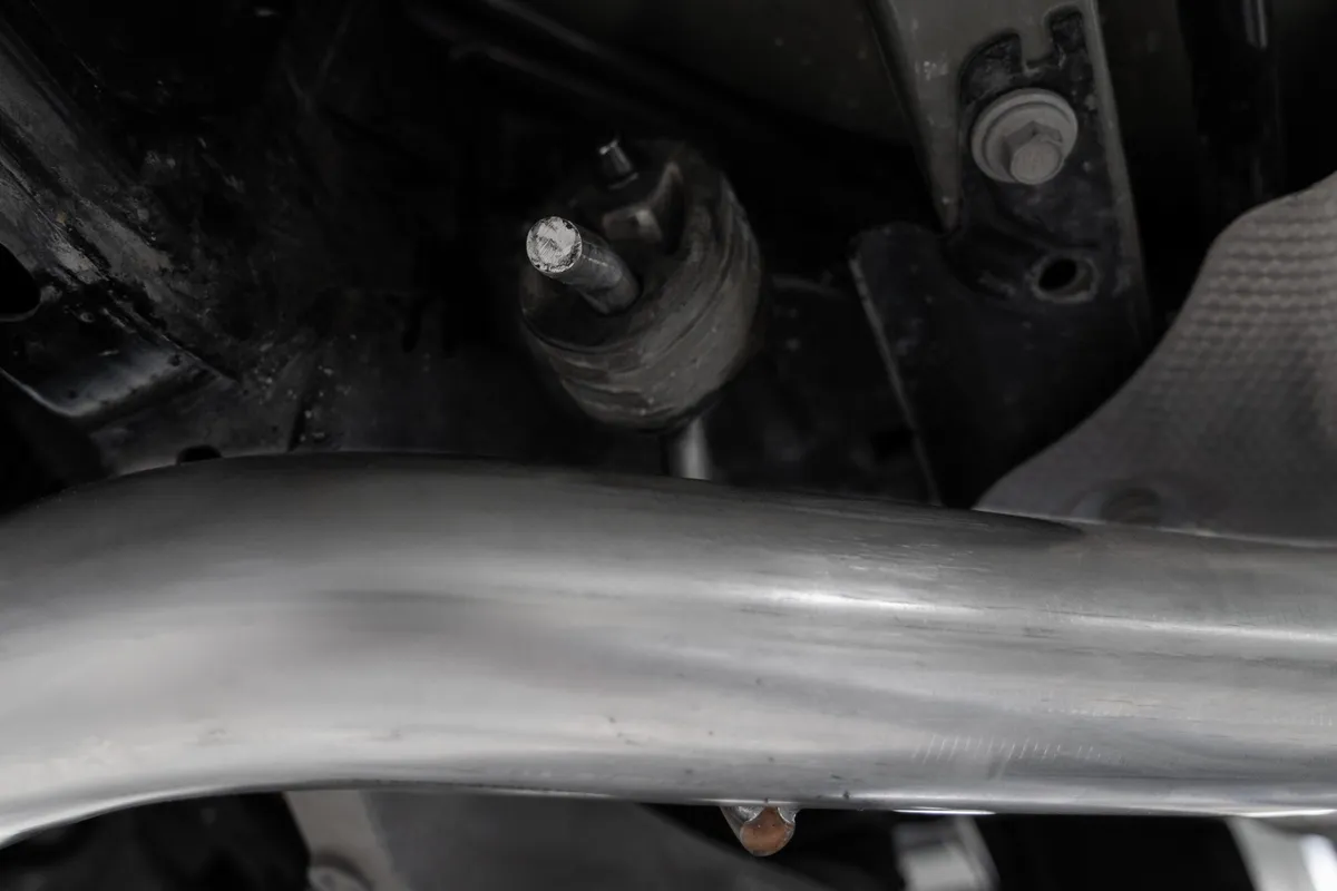 Axle-Back 2.5 inch Dual Rear Quad Carbon Fiber Tips (4) 4.0 inch OD Dual Out Explorer 20-Up Lincoln Aviator MBRP product image