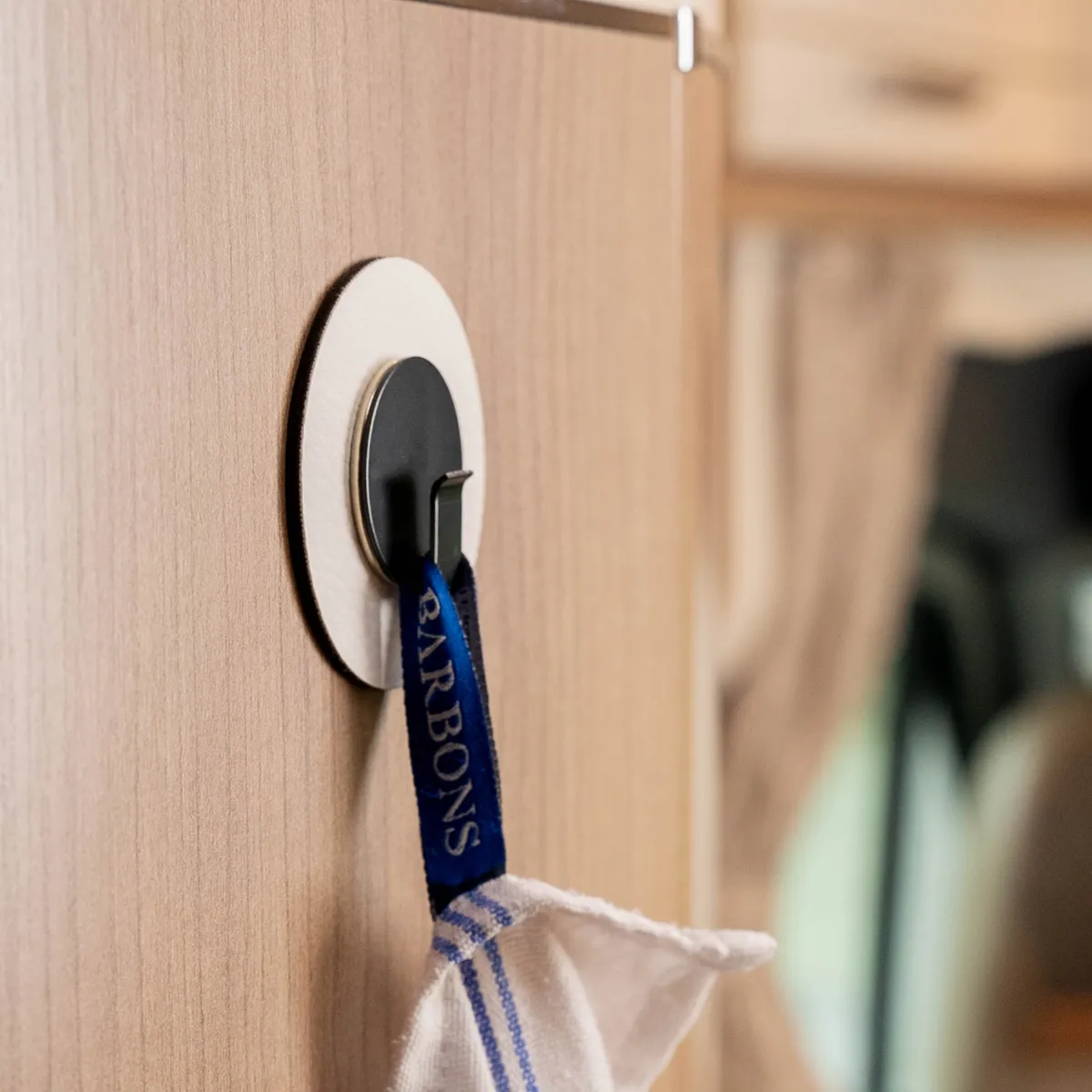 Magnetic Hook Clever Black Incl. Pad White product image