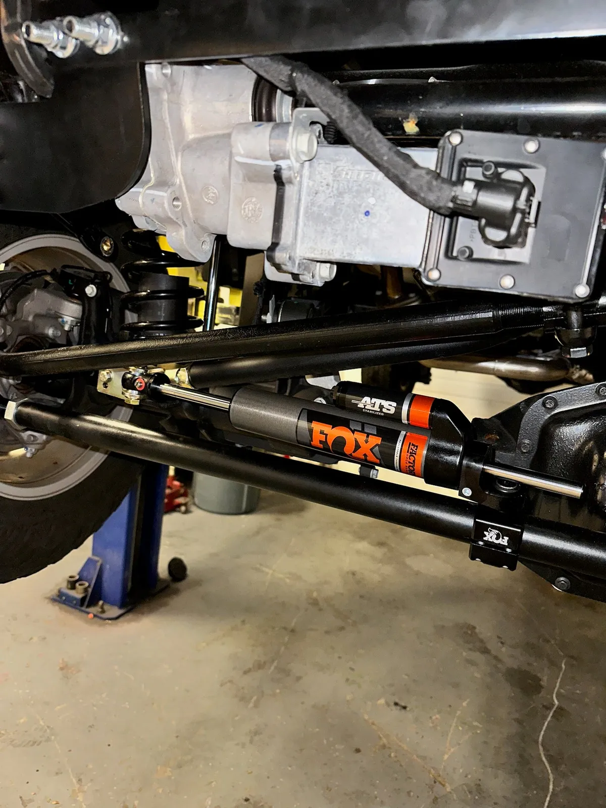 FOX 2.0 ATS Steering Stabilizer- JK/JT/JL 1 5/8 Tie Rod product image