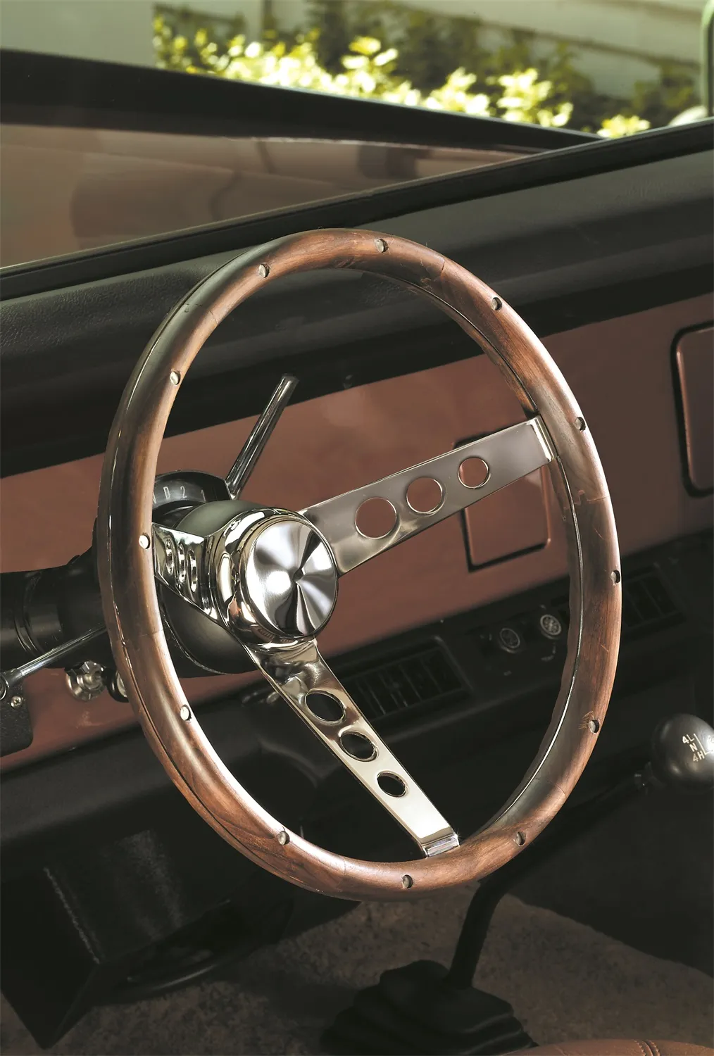 Classic Wood Steering Wheel; 13 1/2 in. Diameter; 3 3/4 in. Dish; Walnut Finish w/Anodized Aluminum Rivets; Chrome 3-Spoke Design; product image