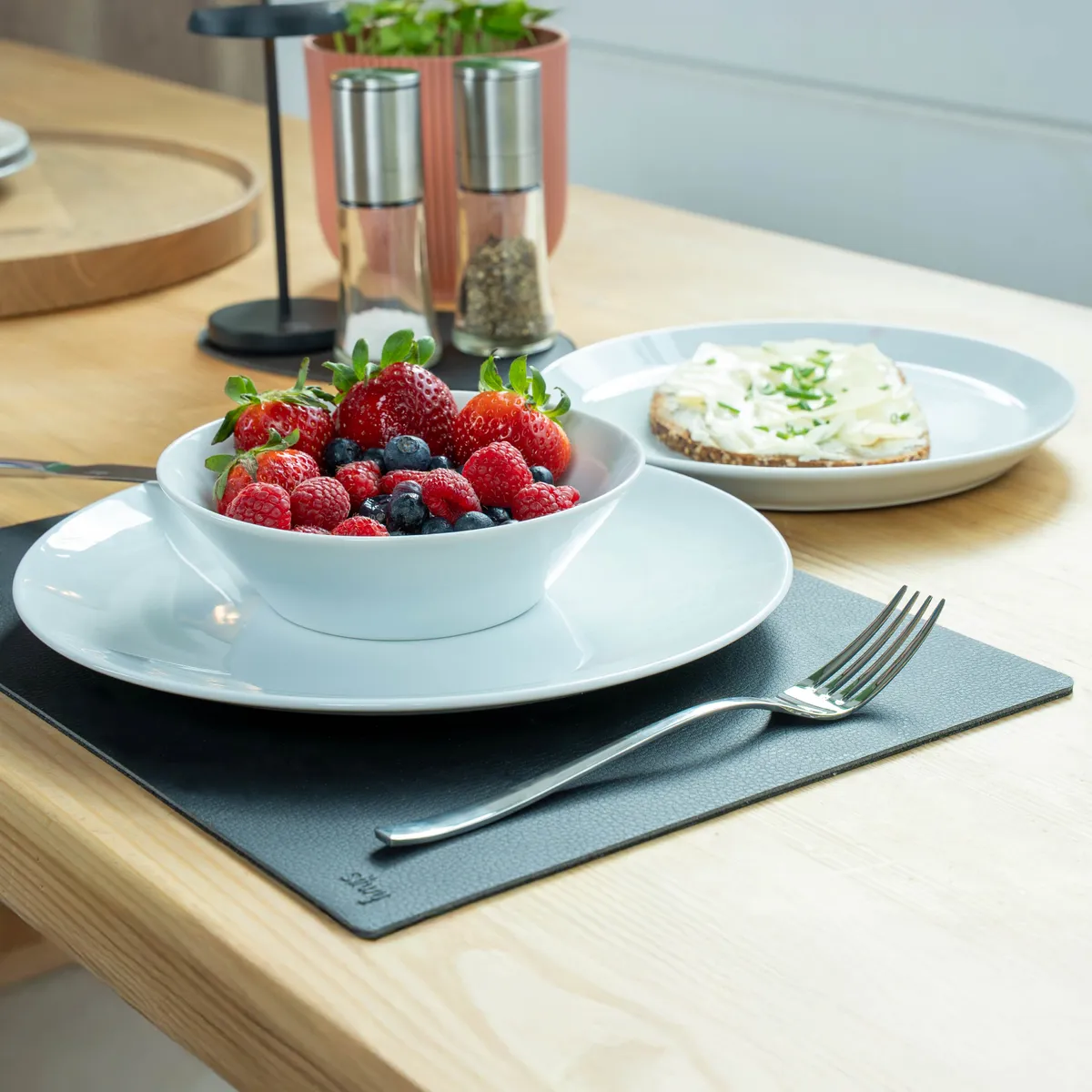 Magnetic porcelain tableware set CLASSIC product image