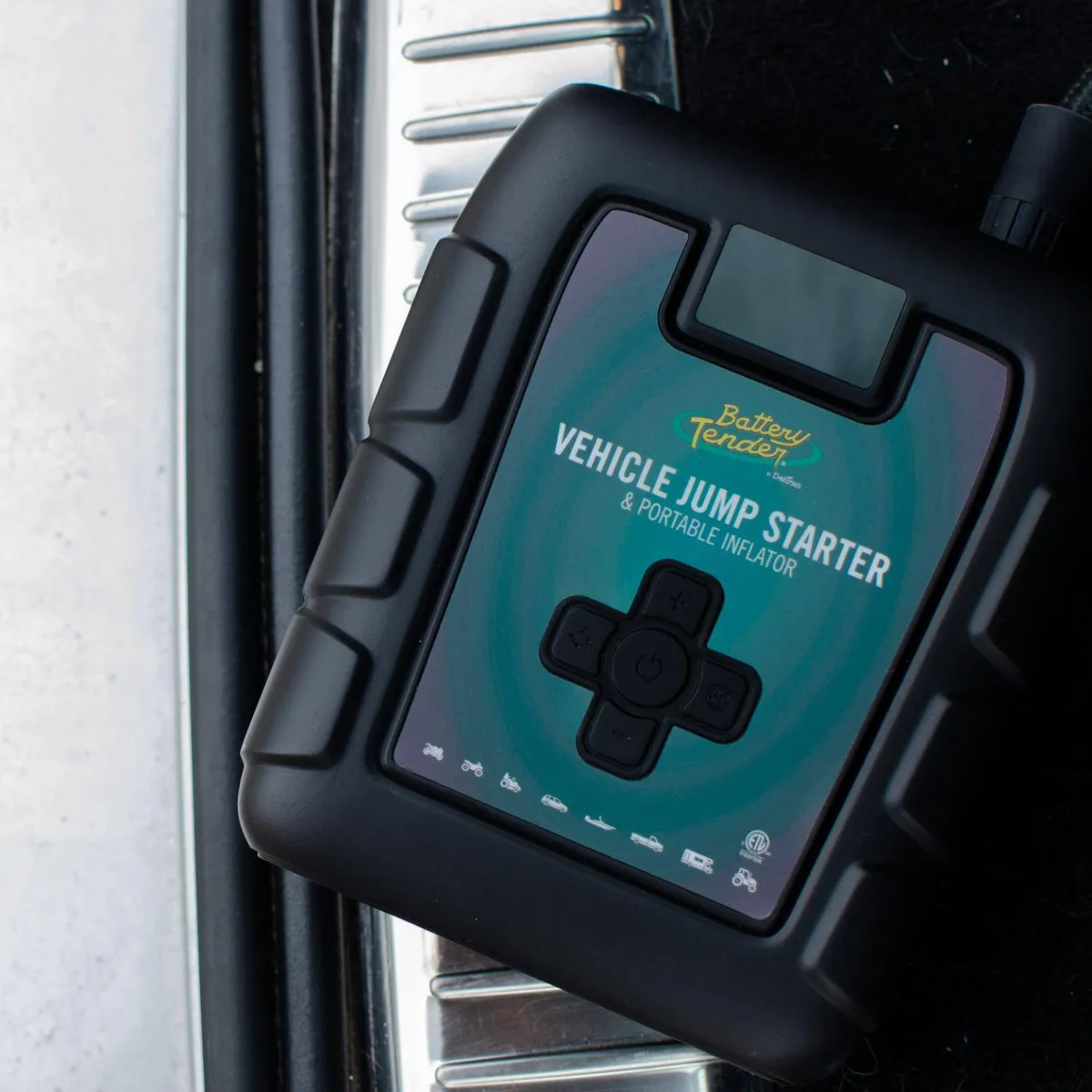 800 Amp Lithium Jump Starter w/ Tire Inflator product image