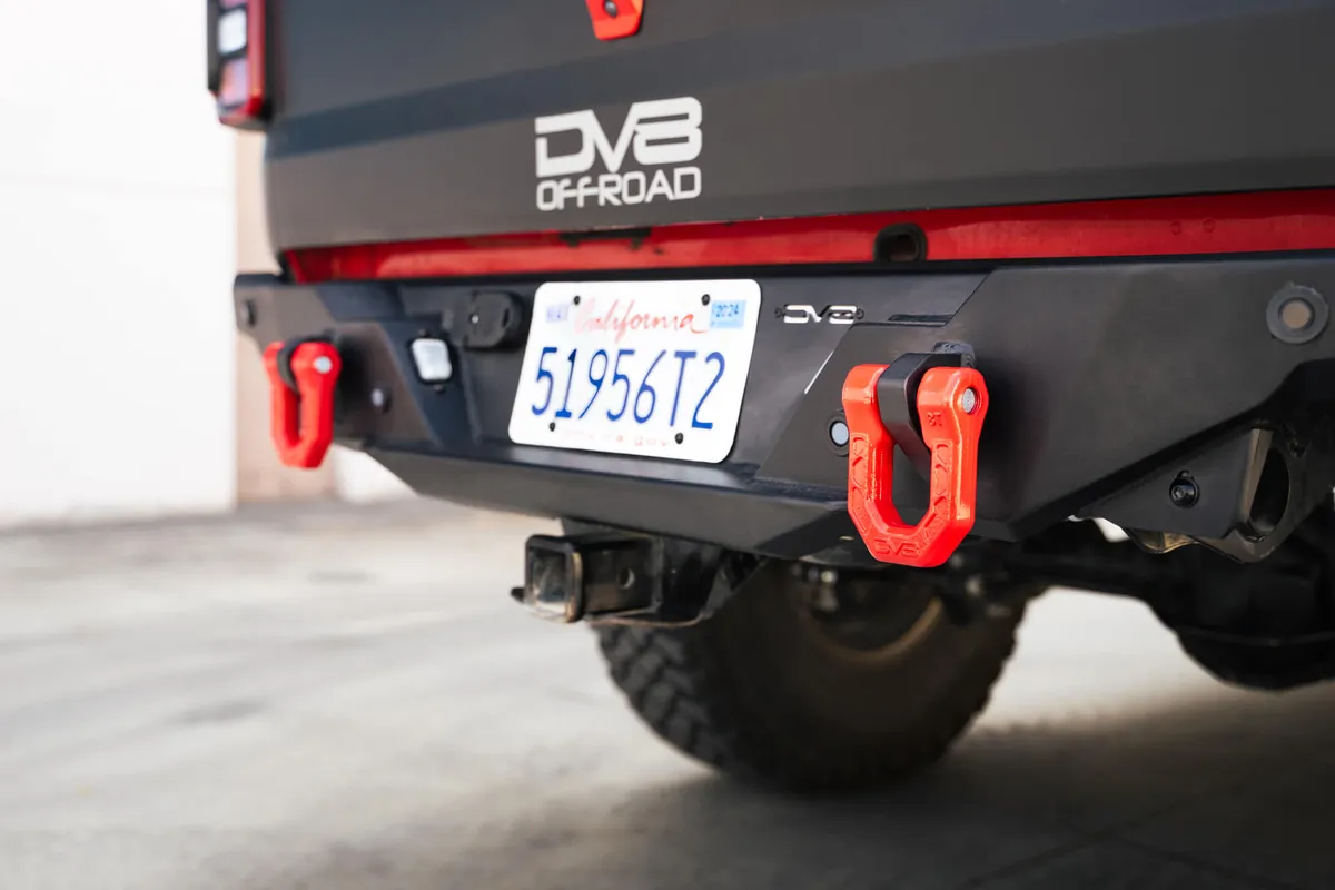 DV8 Elite Series D-Ring Shackles - Pair - Red product image