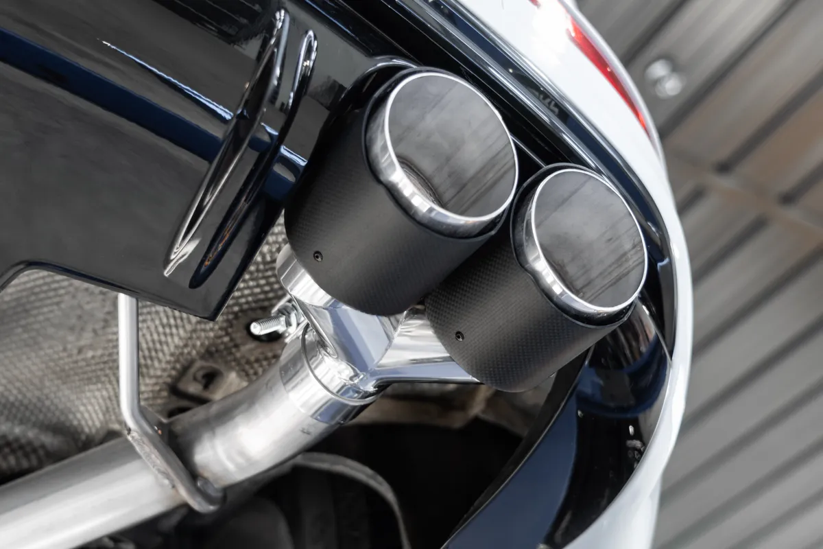 Armor Pro Axle Back Exhaust System; 2.5 in.; Dual Rear Exit; Quad 4 in. OD Carbon Fiber Tips; T304 Stainless Steel; product image