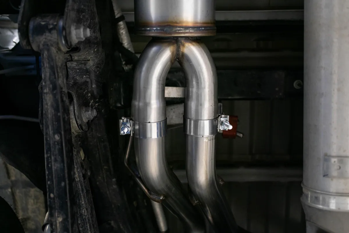 Armor BLK Cat Back Exhaust System; 2.5 in.; Incl. Front Pipe/Extension Pipe/Muffler/Over Axle Pipes/Tailpipes/Hardware/4.5 in. OD Tips; Dual Split Rear Exit; Black Coated; product image