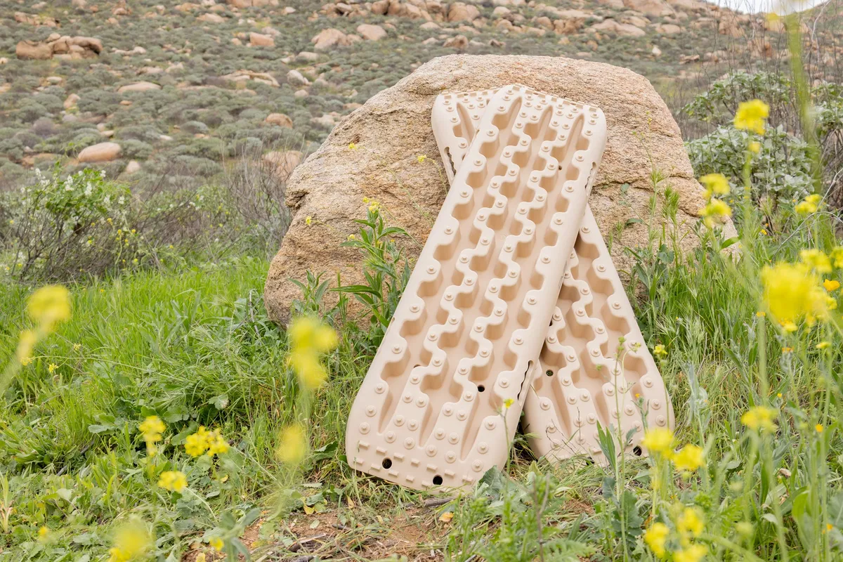 DV8 Xtract Traction Boards Pair Tan RTB1-02TN product image