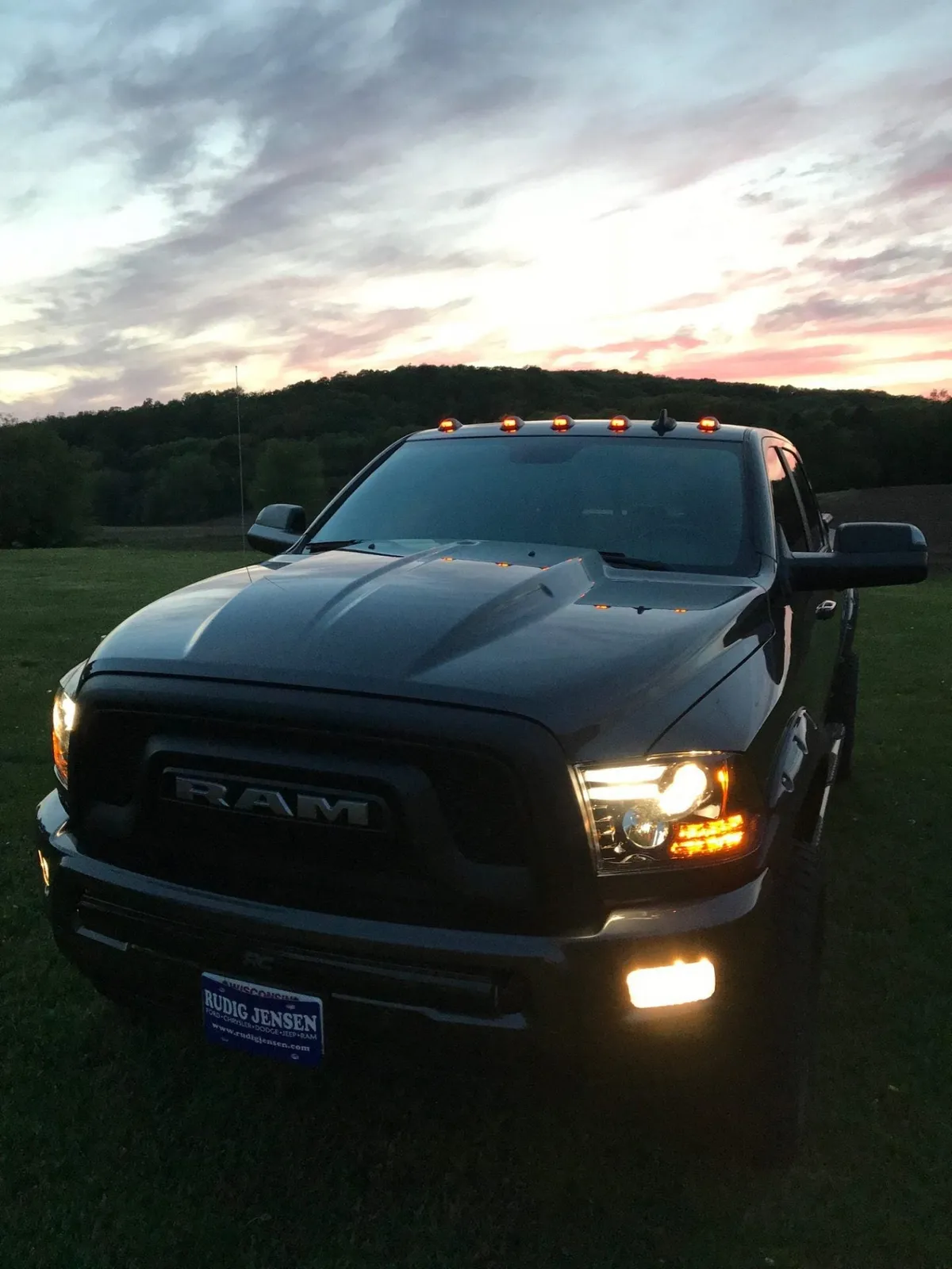 Recon Accessories Dodge RAM 14-19 1500 Classic Body Style w OEM Projectors And 15-18 25003500 w OEM Projectors - Projector Headlights w