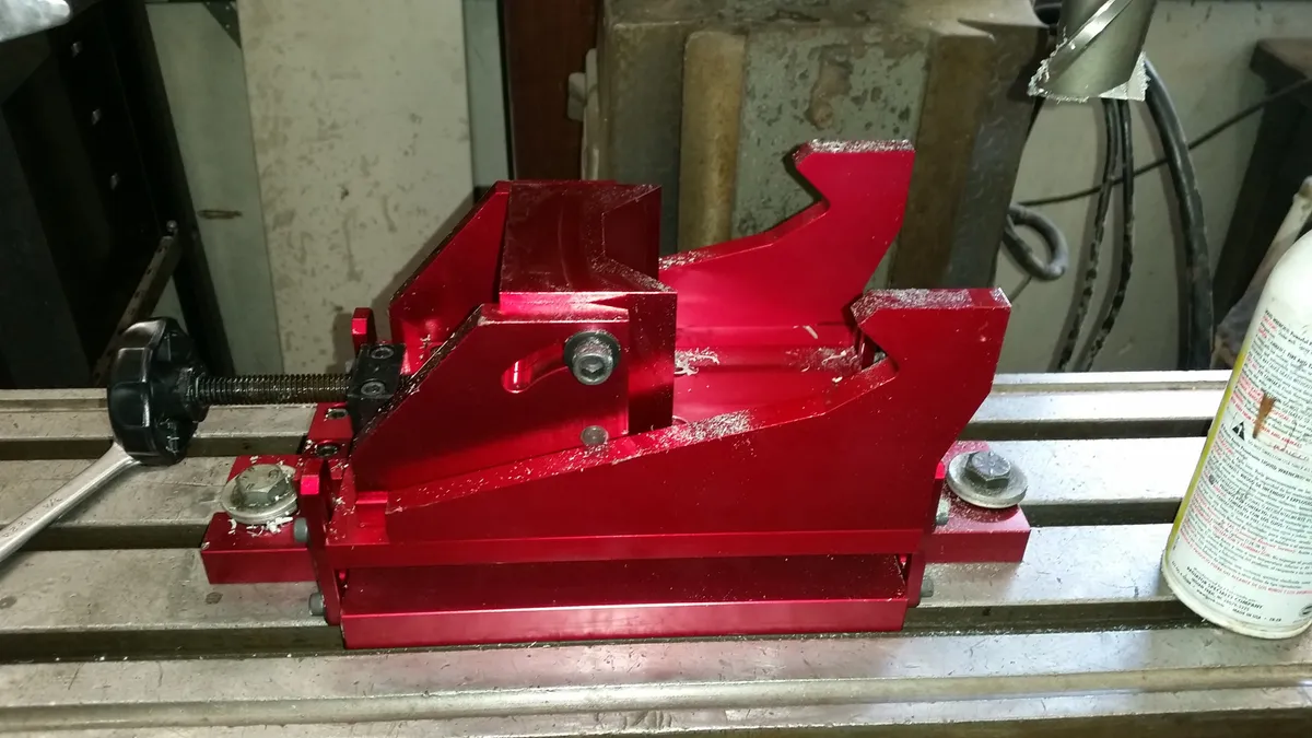 Engine Piston Vise Heavy Duty Multiple Angle Fits Up To 4.6 Inch Diameter Engine Pistons Billet Aluminum Red Anodized Proform product image