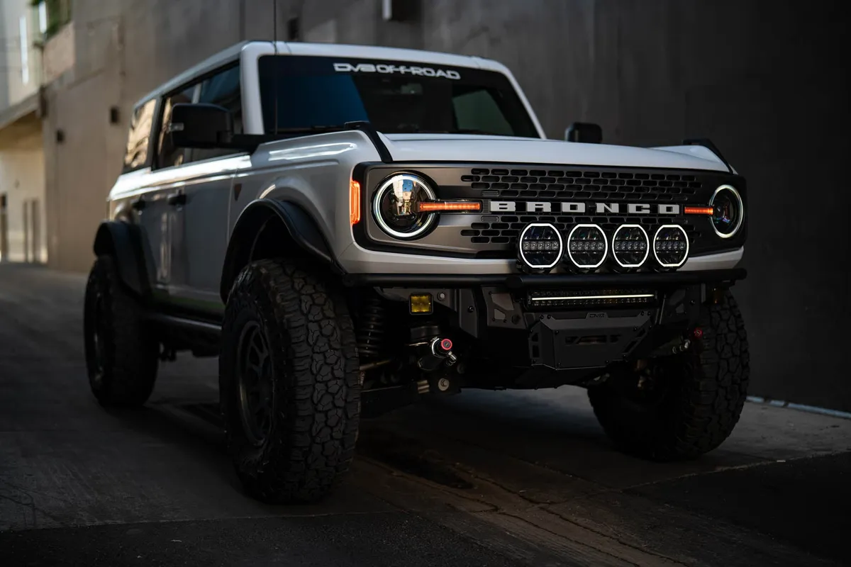 DV8 Offroad 7-Inch Halo Elite Round Light w/ Accent Halo product image