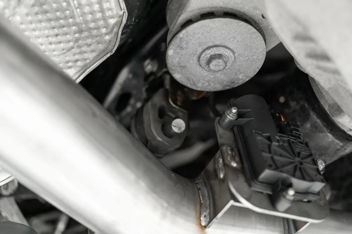 15-23 Dodge Challenger T304 Stainless Steel 3 Inch Dual Cat Back Quad Tips with Carbon Fiber Tips (Race Version) Exhaust System MBRP product image