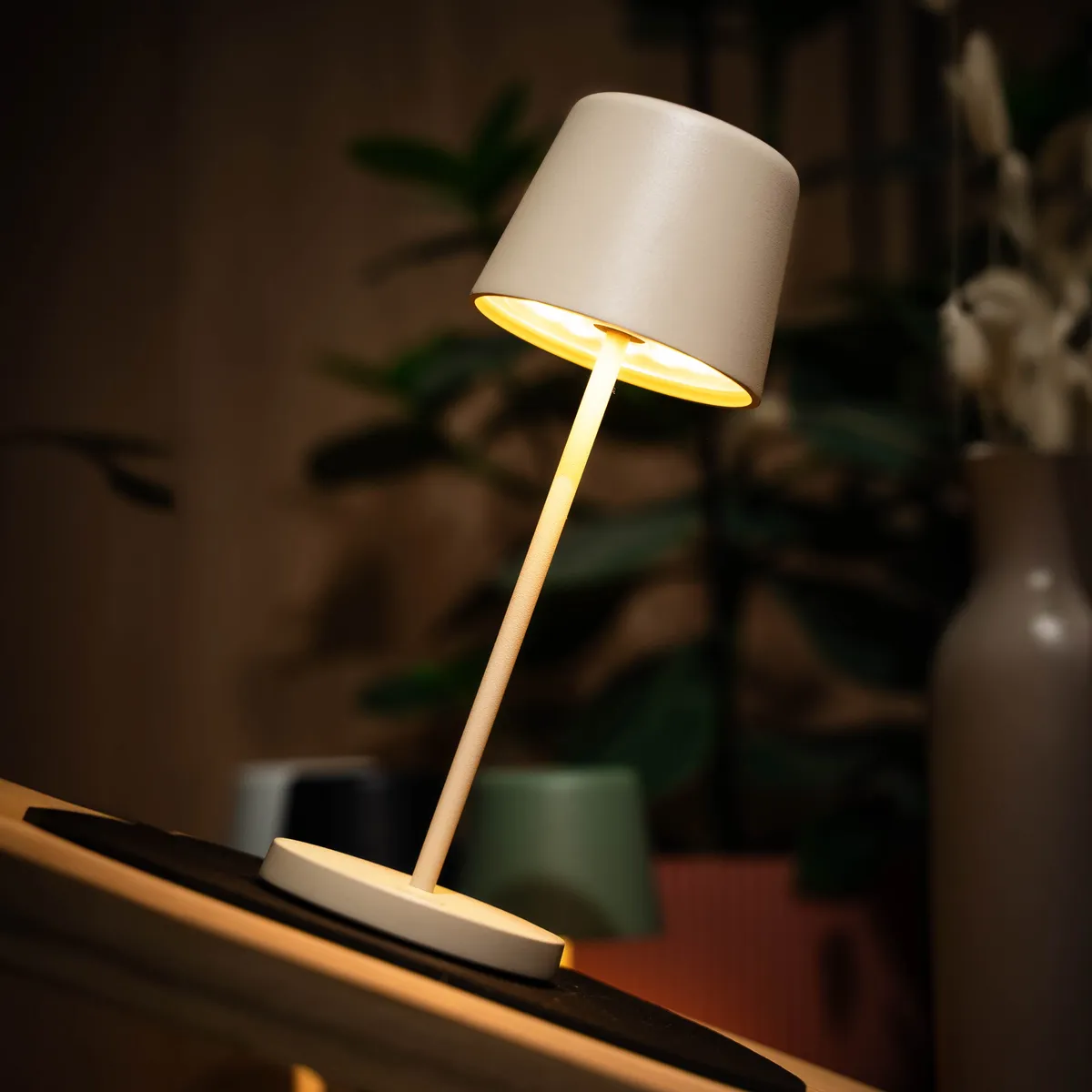 Magnetic lamp MONACO SAND including placemat product image