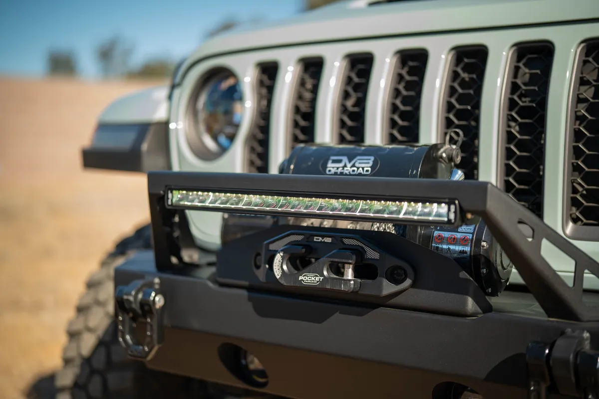 DV8 Offroad 20-Inch Halo Elite Single Row Light Bar with Accent Light product image