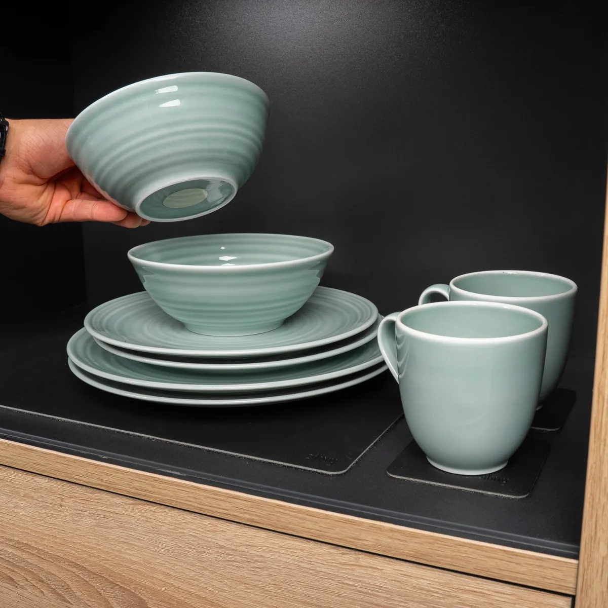Magnetic porcelain tableware set CYAN product image
