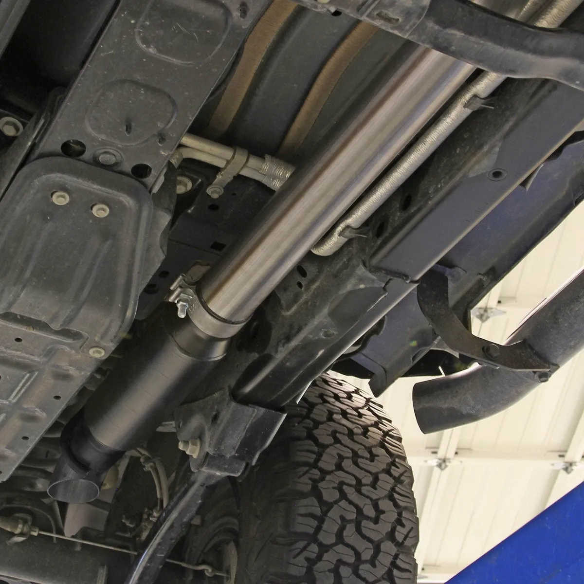 '18-23 Jeep JL 2.0T Flowmaster Outlaw Extreme Cat-Back Exhaust System product image