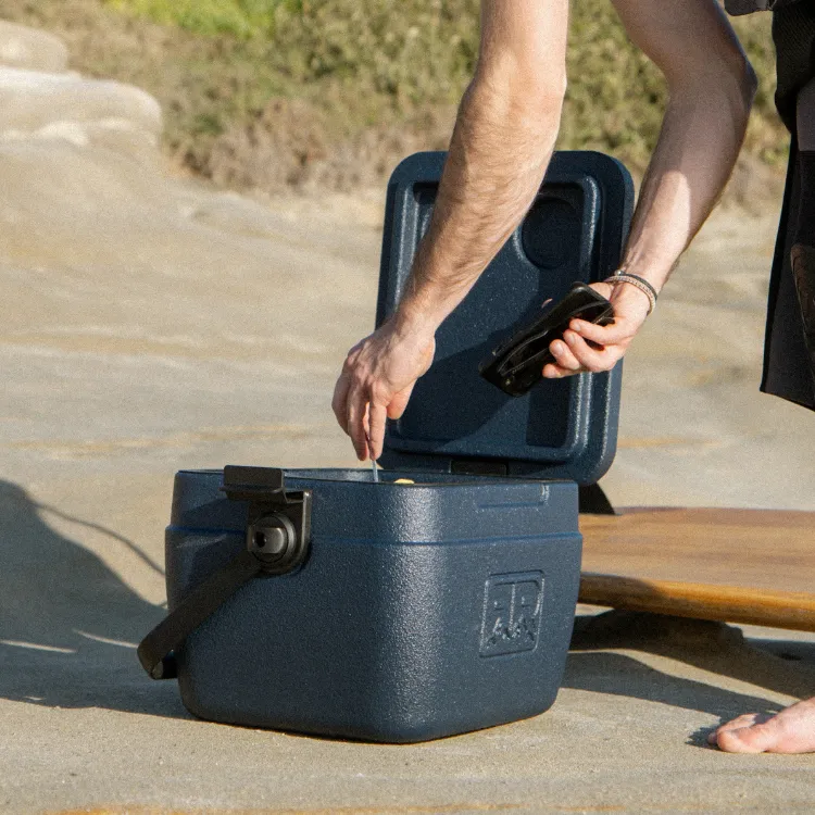 25can Cooler Polar White product image