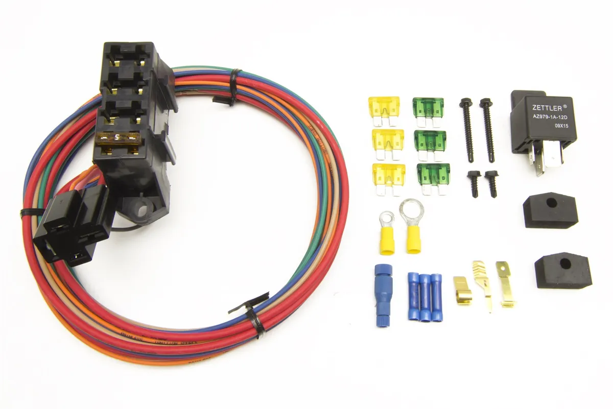 3-Circuit High Amperage Auxiliary Fuse Block; 3 Ignition-Hot Circuits; Uses One 40 Amp Relay; product image